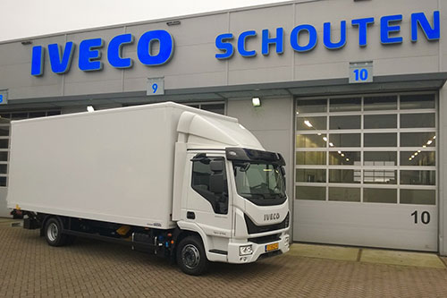 IVECO Eurocargo 'Truck of the Year 2016' voor Hoogenboezem Meubelen BV