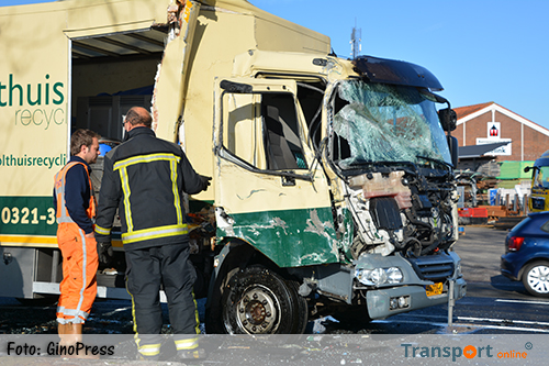 Vrachtwagens van bedrijf uit Dronten total loss na ongeval in Doornspijk
