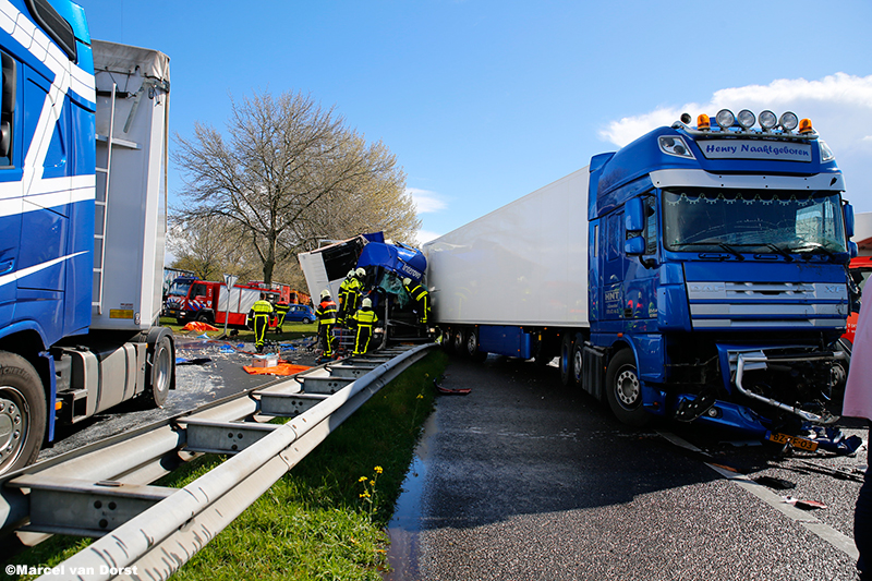 A59 bij Oosterhout dicht na twee ernstige ongevallen [+foto]