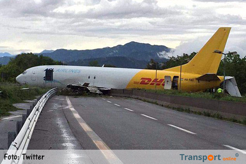 Vrachtvliegtuig van DHL glijdt over landingsbaan Bergamo [+foto's] 