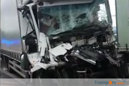 Ongeval met twee vrachtwagens op Duitse A7 [+video]