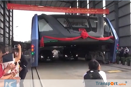 China test verhoogde bus die over verkeer heen kan rijden [+video]