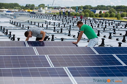 Zonnepanelen op mega-dak distributiecentrum Vomar in Alkmaar