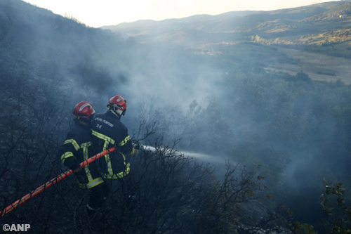 Wegen in Zuid-Frankrijk afgesloten door felle natuurbranden [video+foto's] 