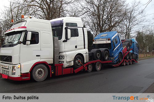 Nederlandse vrachtwagen met defecte remmen van de weg gehaald [+foto]