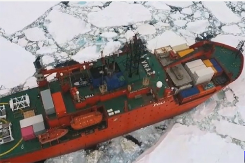Gestrande ijsbreker Aurora Australis vlotgetrokken [+video]