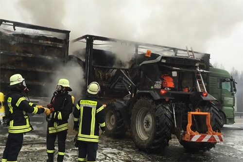 Vrachtwagen in brand gevlogen op Duitse A3 [+video]