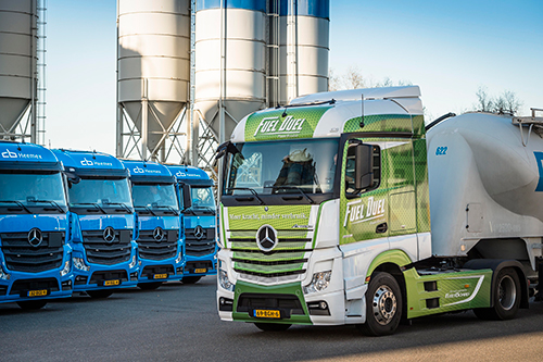 Zes nieuwe Mercedes-Benz Actros vrachtwagens voor Heemex