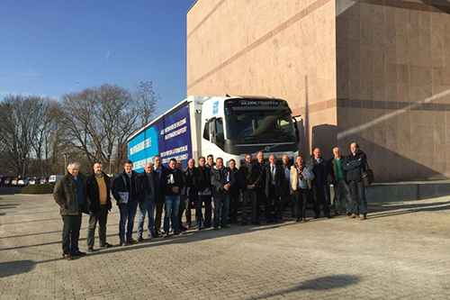 Volvo Trucks Belgium levert opleidingstrucks aan Sociaal Fonds Transport en Logistiek