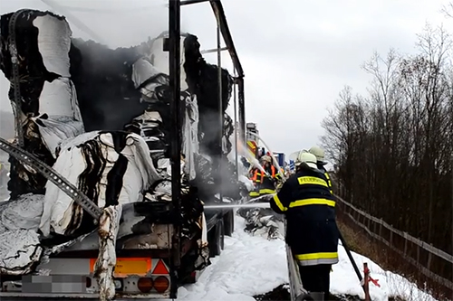 Vrachtwagenbrand zorgt voor lange files op Duitse A3 [+foto's&video]