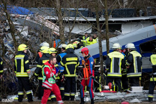 Doden en gewonden bij treincrash in Duitse Bad Aibling [video+foto's]
