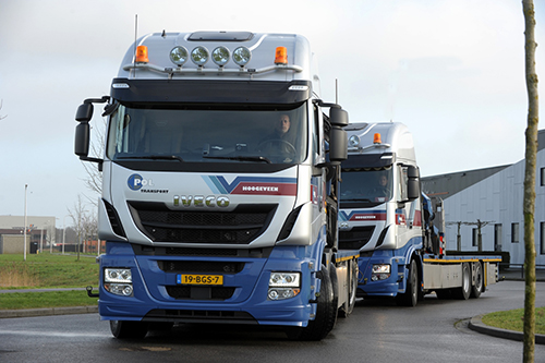 Twee IVECO Stralis Hi-Way bakwagens voor Pol Transport Hoogeveen