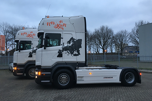 VLGroep Oss neemt eerste twee van vijf Scania R450 SCR only in ontvangst