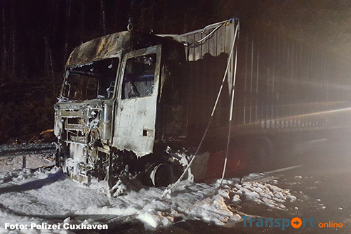 Vrachtwagen uitgebrand op Duitse A27 [+foto]