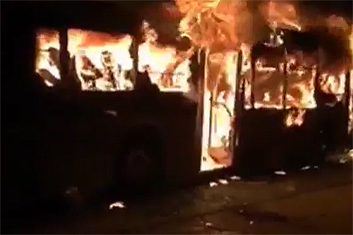 17 doden door brandstichting in Chinese bus [foto+video]