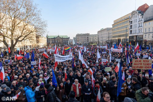 Tienduizenden Polen betogen voor vrije media