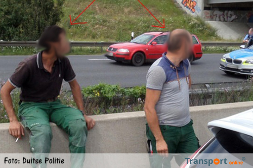 Duitse politie op zoek naar twee mannen die toekeken hoe vrachtwagenchauffeur levend verbrandde [+foto]