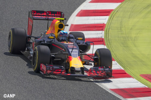 Max Verstappen tweede in Grand Prix van Oostenrijk achter Hamilton
