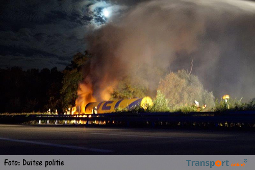 Vrachtwagen met brandstof uitgebrand op Duitse A5 [+foto's]