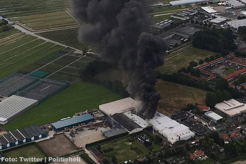 Grote brand in loods van bollenbedrijf Lommerse-Uitendaal Hillegom [+foto]