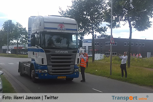Handtekeningenactie bij Kuipers Transport in Eindhoven tegen 'camera's'