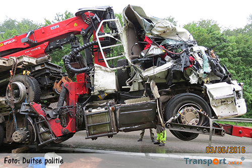 Vrachtwagenchauffeur ernstig gewond bij ongeval Duitse A45 [+foto's]