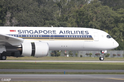 Vliegtuig Singapore Airlines vat vlam bij noodlanding [+video]