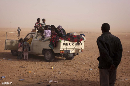 Smokkelaar laat migranten creperen in woestijn