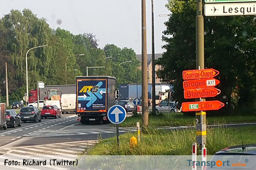 Vrachtwagenchauffeurs blokkeren Belgische N50 [+foto's]