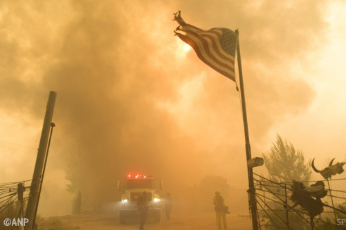 Vuurzee legt 150 woningen in Californië in as