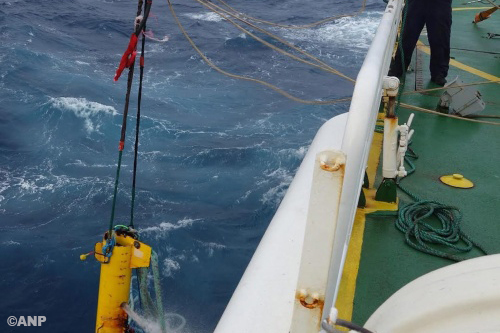 Ruwe zee vertraagt zoeken naar vlucht MH370