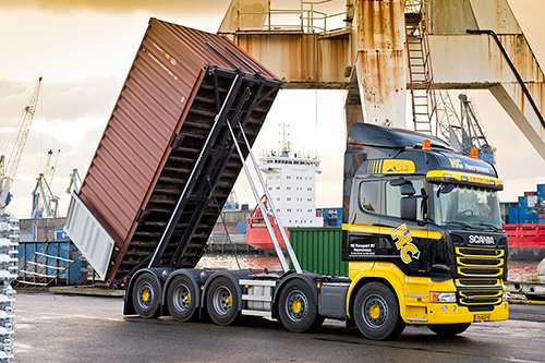 Unieke Scania vijfassige containertruck voor HG Transport