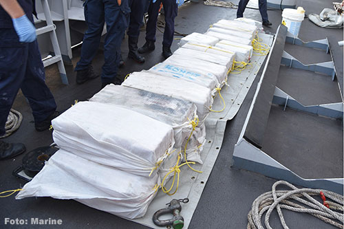 Nederlands marineschip onderschept 600 kilo cocaïne