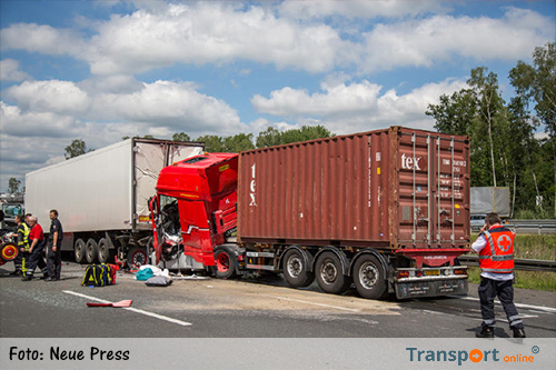 Nederlandse vrachtwagenchauffeur komt om het leven op Duitse A2 [+foto's]