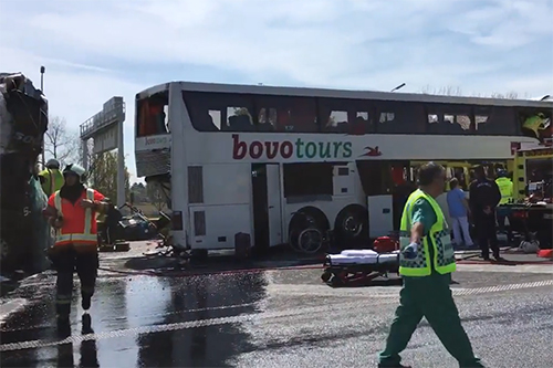 'Vrachtwagen klapte achter op bus Bovo Tours'