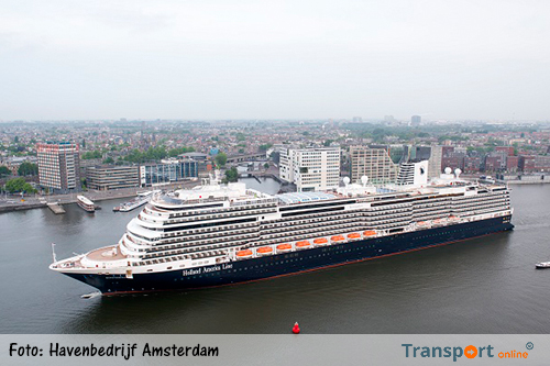 Koningsdam van Holland America Line komt aan in thuishaven Amsterdam
