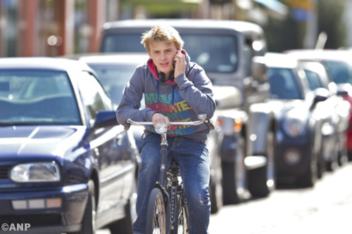Schultz onderzoekt verbod bellen op fiets 