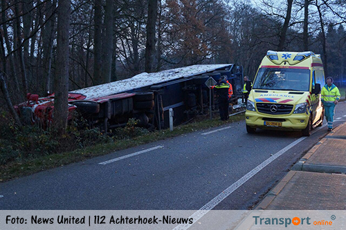 Vrachtwagen gekanteld op N319: chauffeur gewond [+foto]