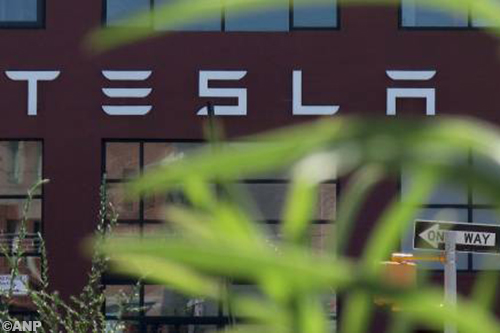 Kabinet hengelt naar 'gigafabriek' Tesla