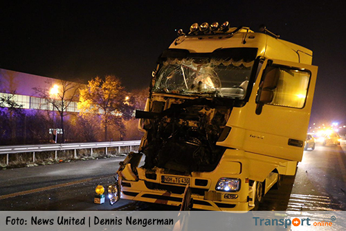 A1 richting Duitsland weer open na zwaar ongeval met vrachtwagens [+foto]