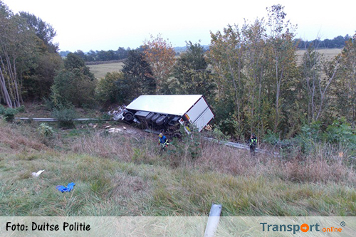 Vrachtwagenchauffeur zwaargewond na ongeval Bremerhaven [+foto]