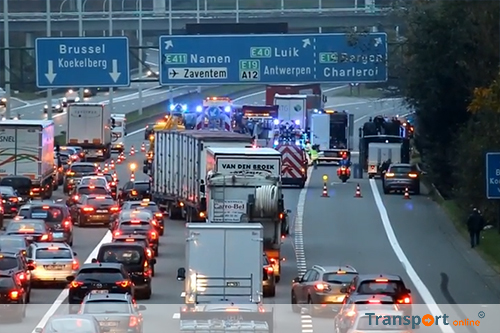 Veel fileleed na ongeval met drie vrachtwagens op Belgische E40 [+video]