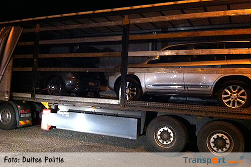 Duitse politie ontdekt twee gestolen auto's in Litouwse vrachtwagen [+foto]