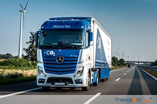 Mercedes-Benz Trucks en Krone presenteren een zeer zuinige en emissiearme trekker-opleggercombinatie