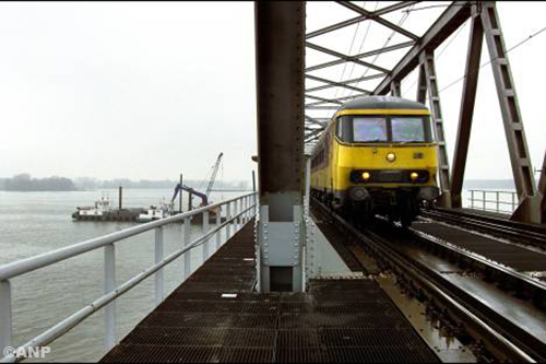 Spoor Moerdijkbrug wordt in 2017 vervangen