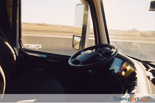 Eerste commerciële autonome vrachtwagenrit levert blikjes bier af [+video]