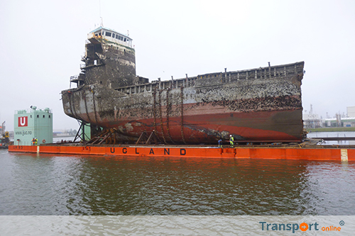 Achterschip Flinterstar aangekomen bij Galloo in haven van Gent