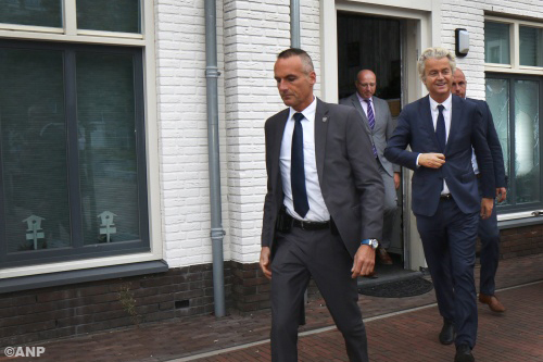 Wilders op bezoek in onrustig Maassluis