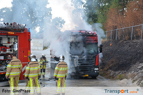 Vrachtwagen brandt uit bij zandafgraving in Kloosterhaar [+foto&video]