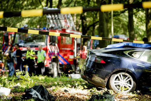 'Verongelukte Teslarijder Baarn reed zelf, niet op autopilot' 